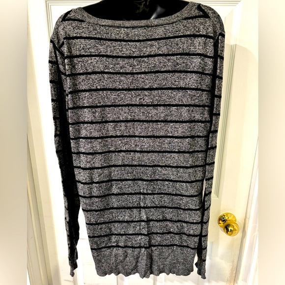 Mossimo Sweater - Picture 2 of 3